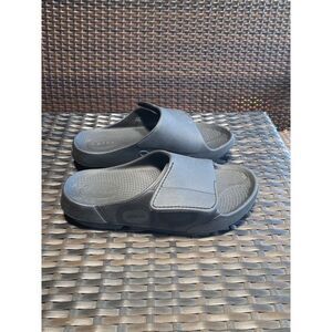 Oofos sandals womens size 9